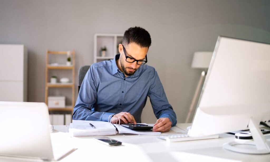 Pourquoi votre expert-comptable vous envoie toujours des mails incompréhensibles et comment les décrypter